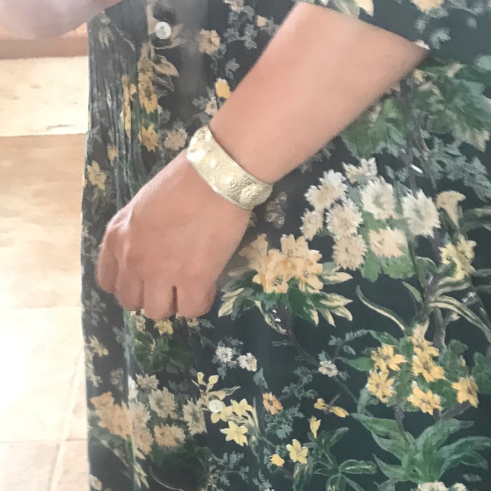 New: Gorgeous gold toned cuff